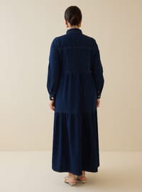 Kontrast Dikiş Detaylı Gömlek Yaka Kapaklı Cepli Büyük Beden Katlı Denim Elbise - Koyu Mavi - Alia