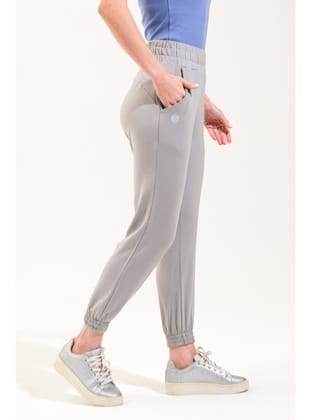 725909_ Kadın Cepli Bel ve Paça Lastikli Modal Jogger Pantolonu