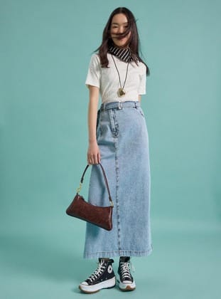 Asimetrik Kesim Metal Tokalı Kemer Detaylı Denim Etek - Açık Mavi - Benin