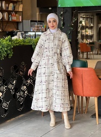 4449 Renk Detaylı Tesettür Kaban Beyaz Mor