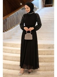 Kolları Taşlı Pullu Siyah Şifon Abiye