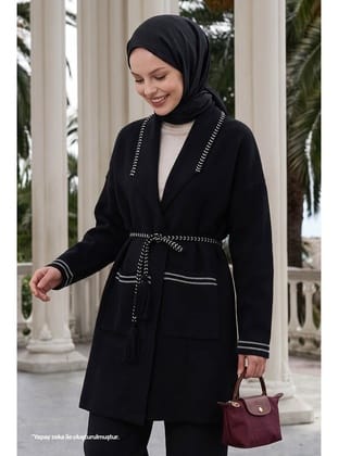Örgü Ve Sim Detaylı Siyah Triko Ceket